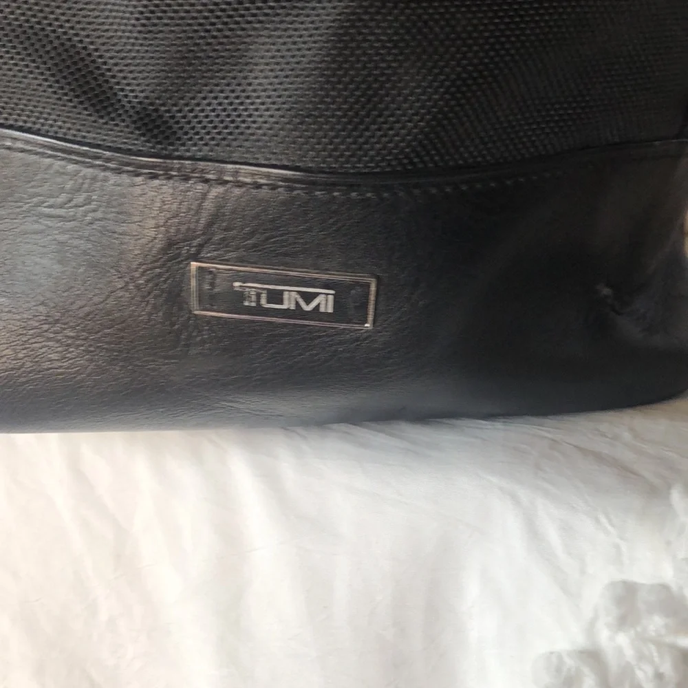 TUMI large black weekender bag. Leather and nylon. Detachable strap.